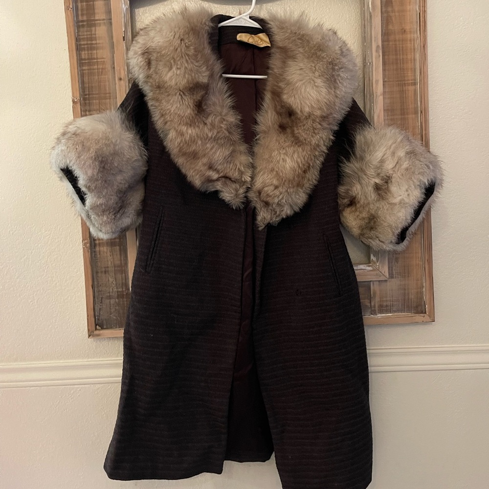Vintage coat with fur trim